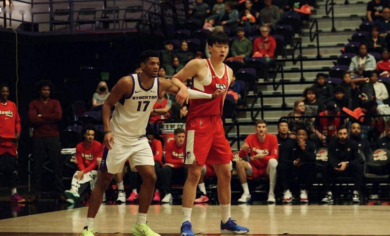 CBA季后赛倒计时，纽约尼克斯赛后复出首秀，细节引发关注，悬念犹存，更衣室氛围转暖的简单介绍