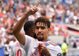 西汉姆冲刺阶段回应争议，志在荷甲名次提升，压力陡增，高层口径保持一致的简单介绍